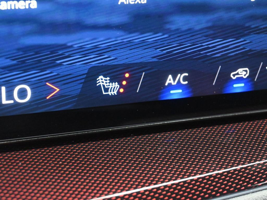 Used 2024 Chevrolet Traverse Z71 w/ Enhanced Driving Package image 31