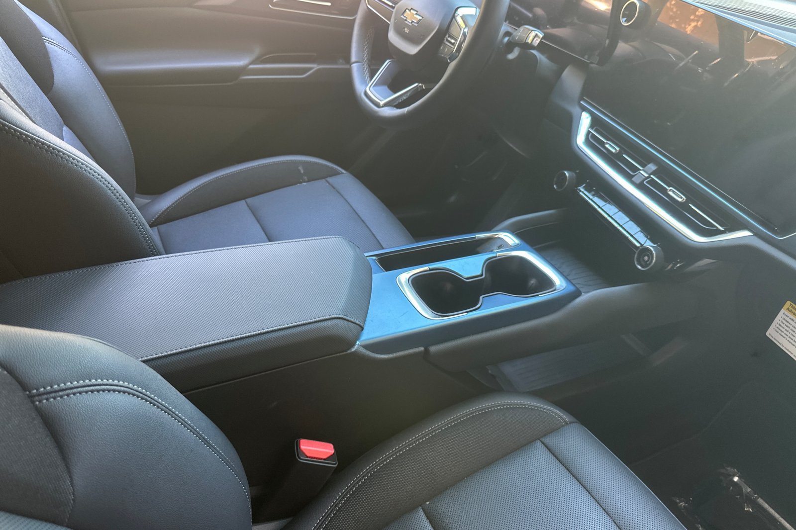 Used 2024 Chevrolet Equinox EV LT FWD image 19