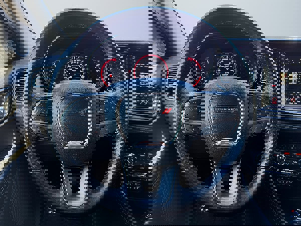 Used 2024 Dodge Durango SXT image 12