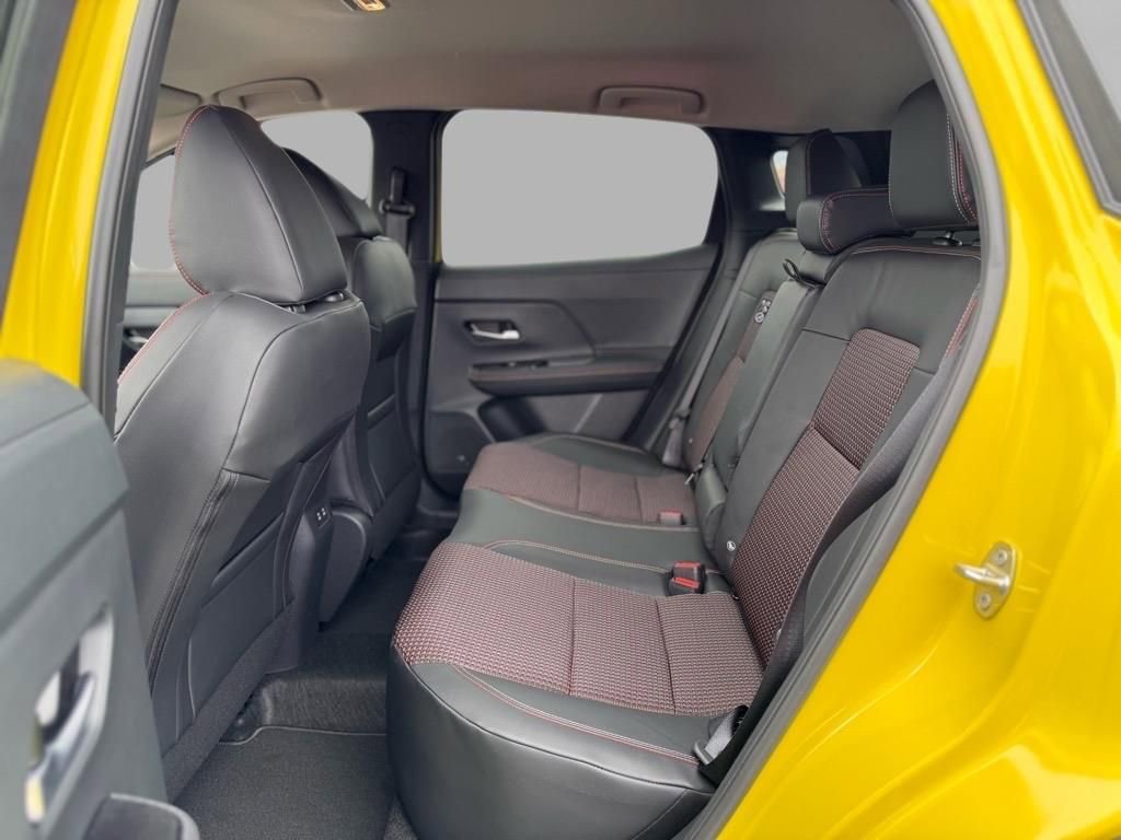 Certified 2025 Nissan Kicks SR image 23