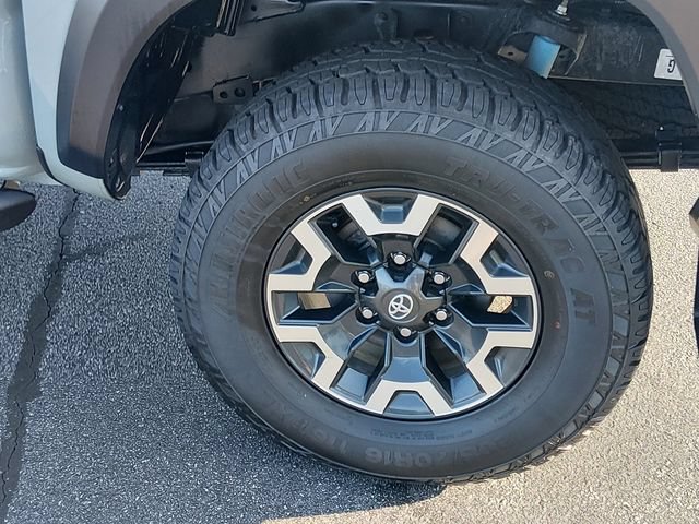 Used 2022 Toyota Tacoma TRD Off-Road AWD/4WD image 16