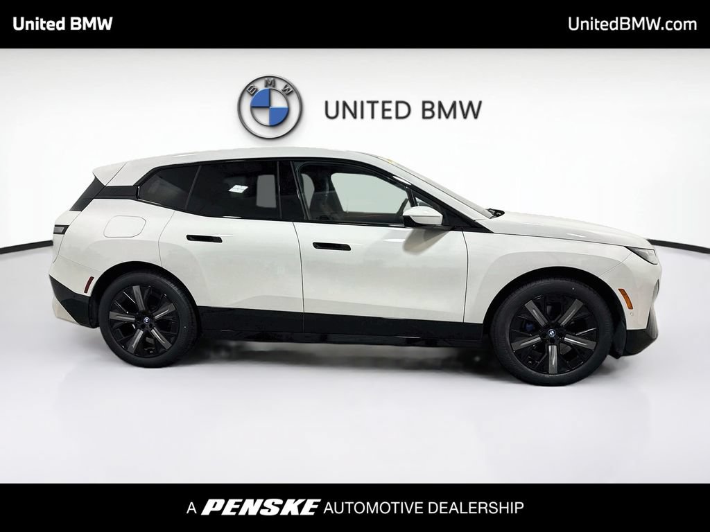 Used 2024 BMW iX xDrive50 w/ Sport Package AWD/4WD image 4