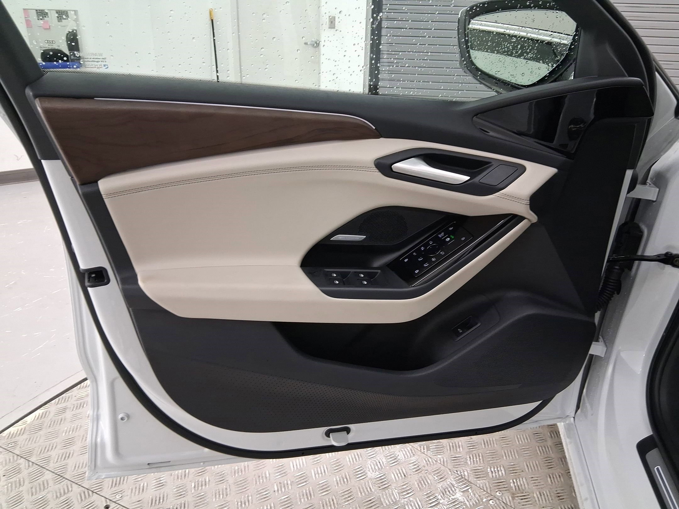 Used 2025 Audi A6 e-tron Premium Plus w/ Premium Plus image 20