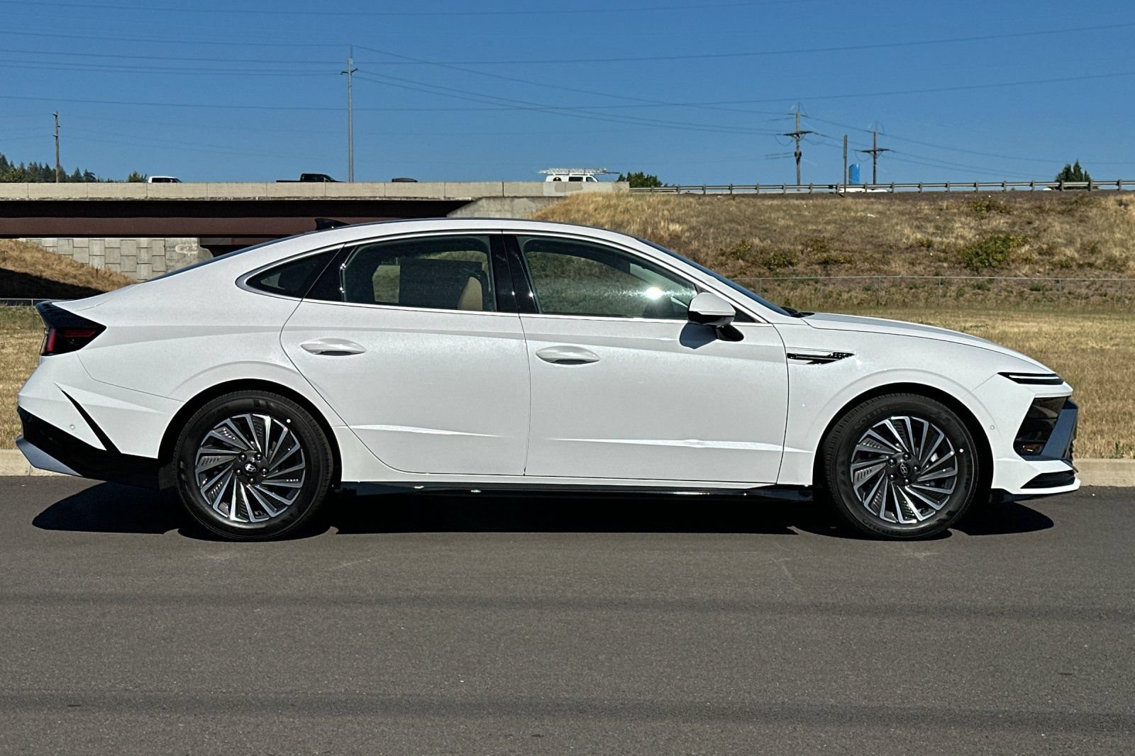 New 2026 Hyundai Sonata Limited FWD image 2