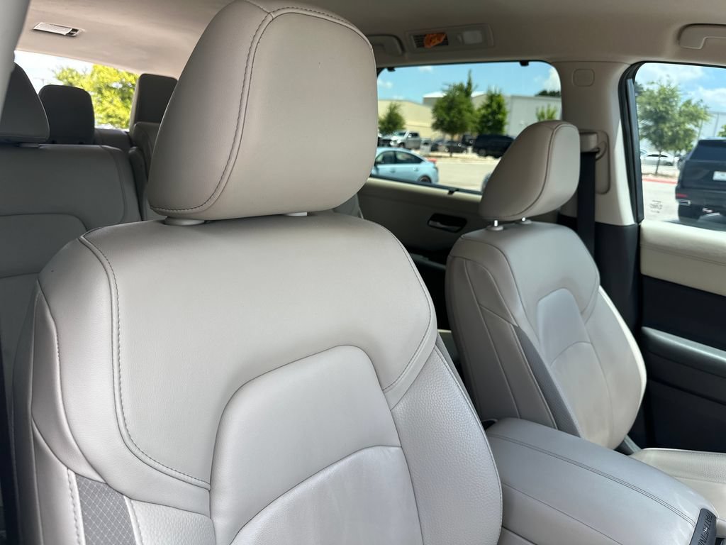 Used 2023 Nissan Pathfinder SL AWD/4WD image 39