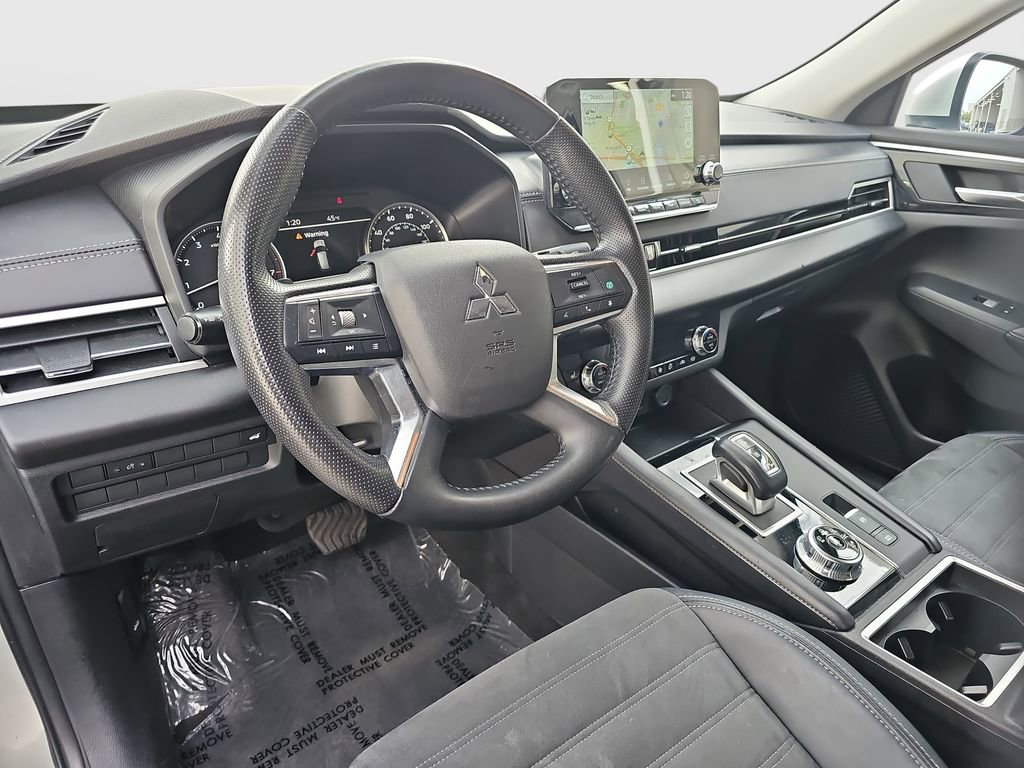 Used 2024 Mitsubishi Outlander SE image 9