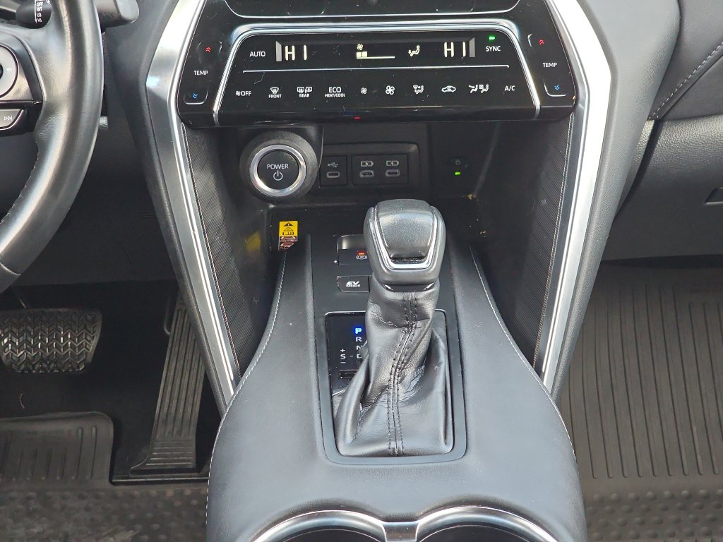 Certified 2023 Toyota Venza XLE image 25