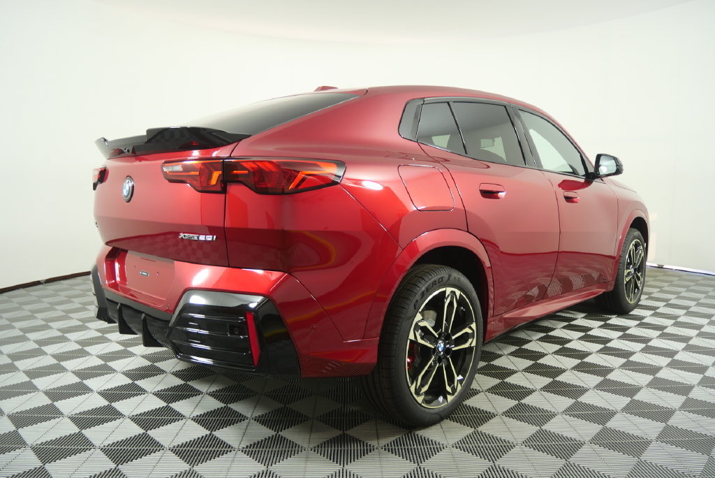 New 2026 BMW X2 xDrive28i w/ Technology Package AWD/4WD image 4