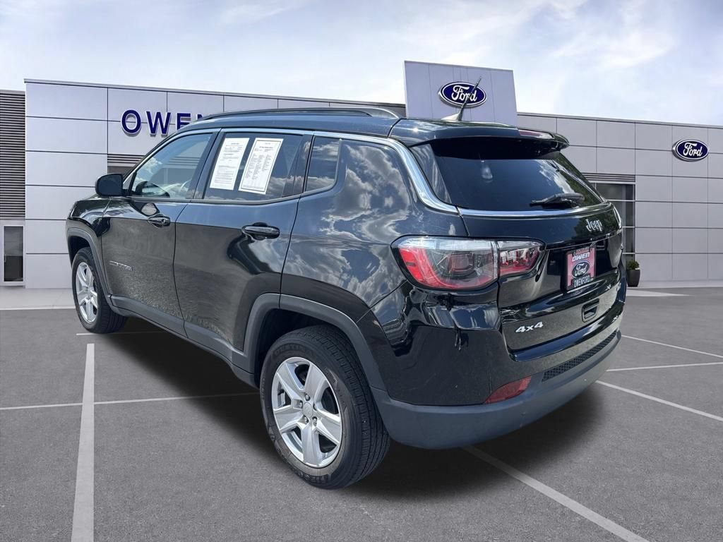 Used 2022 Jeep Compass Latitude w/ Convenience Group AWD/4WD image 3