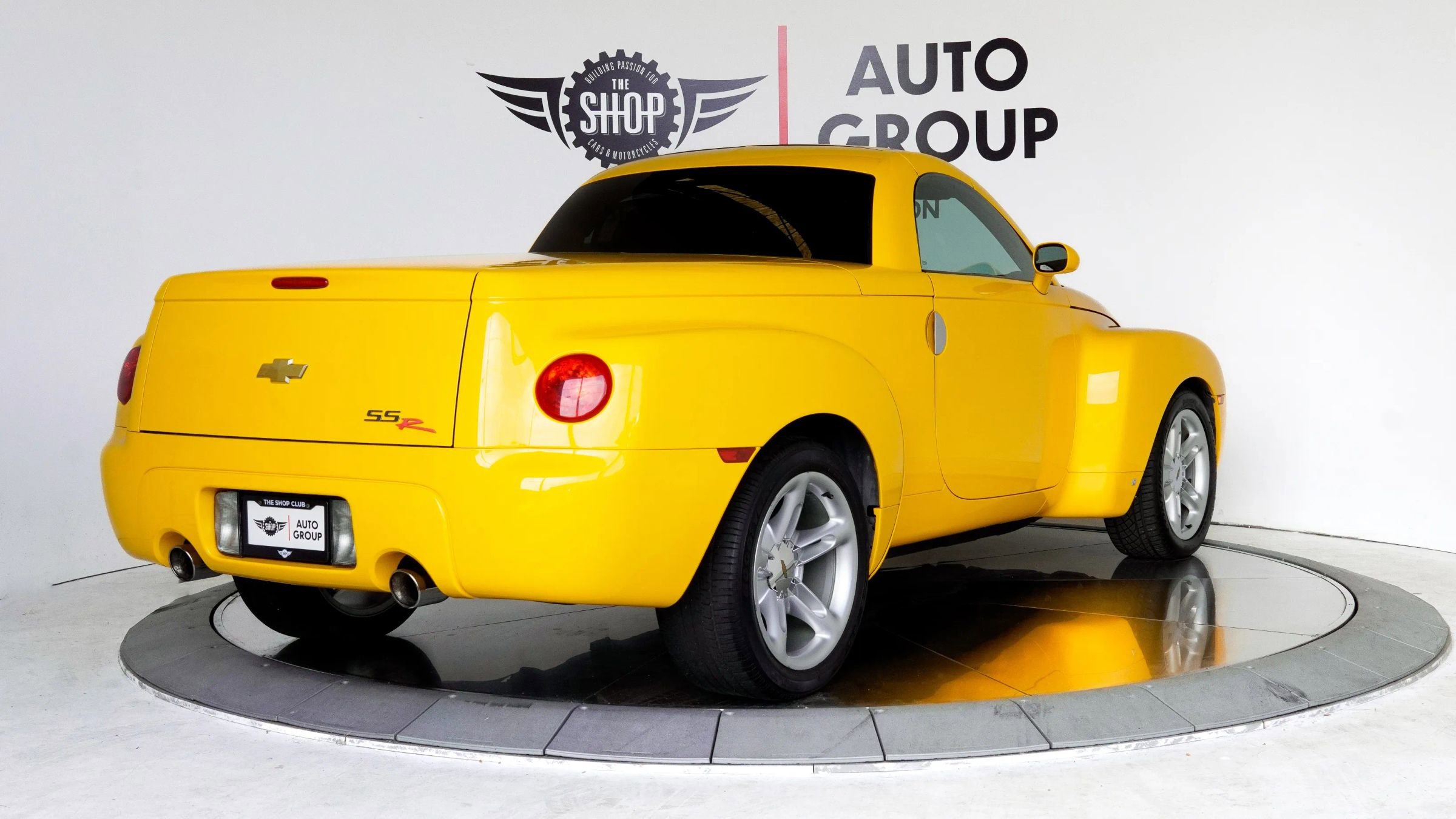 Used 2006 Chevrolet SSR w/ Preferred Equipment Group image 9
