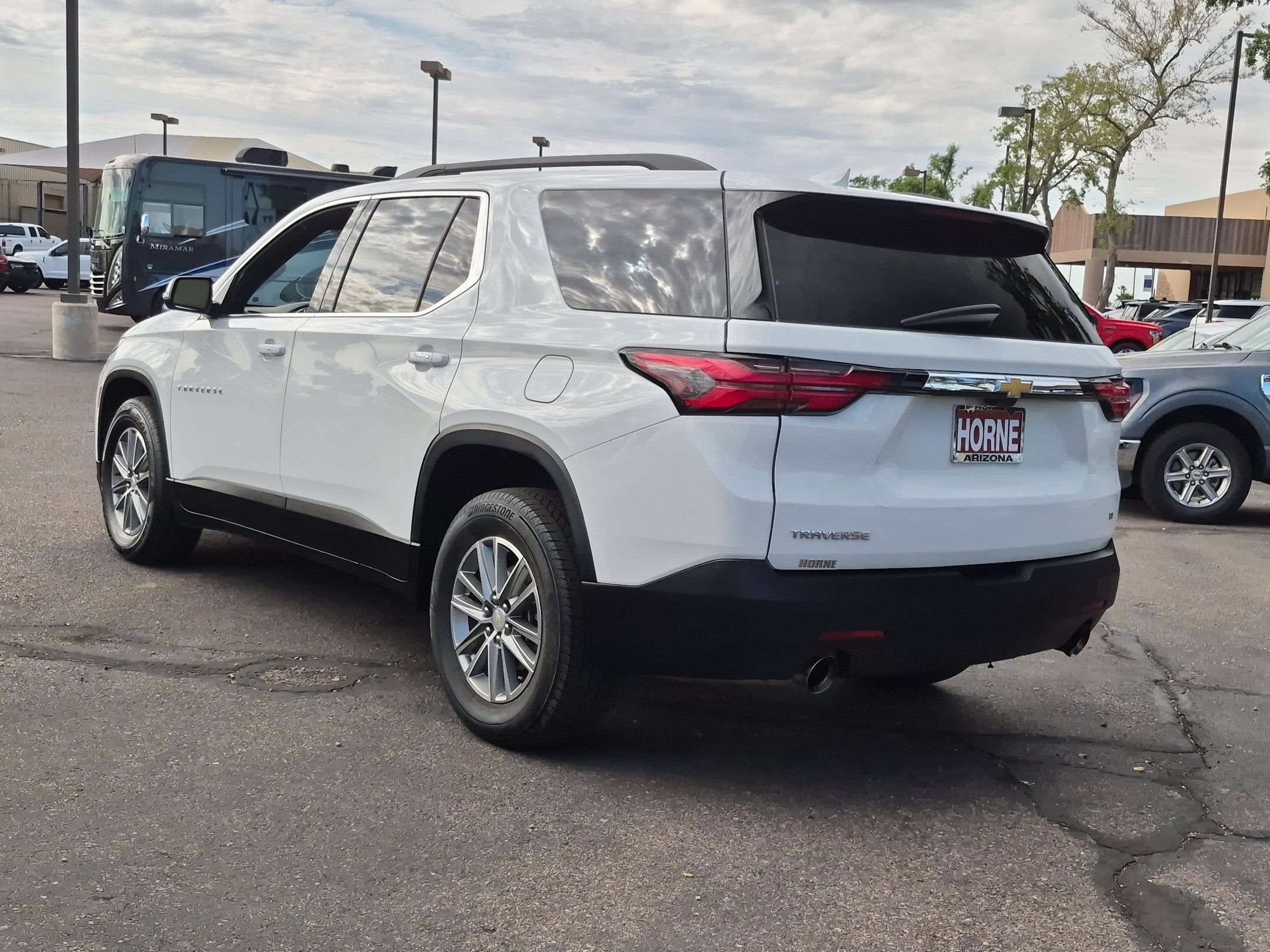 Used 2023 Chevrolet Traverse LT FWD image 8
