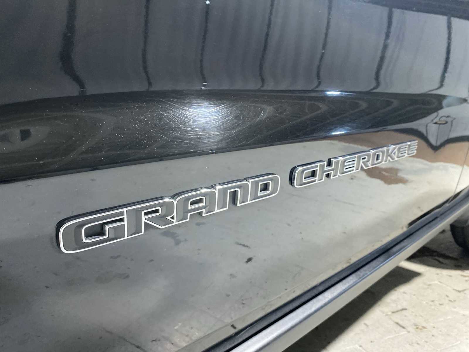 Used 2019 Jeep Grand Cherokee Limited AWD/4WD image 7