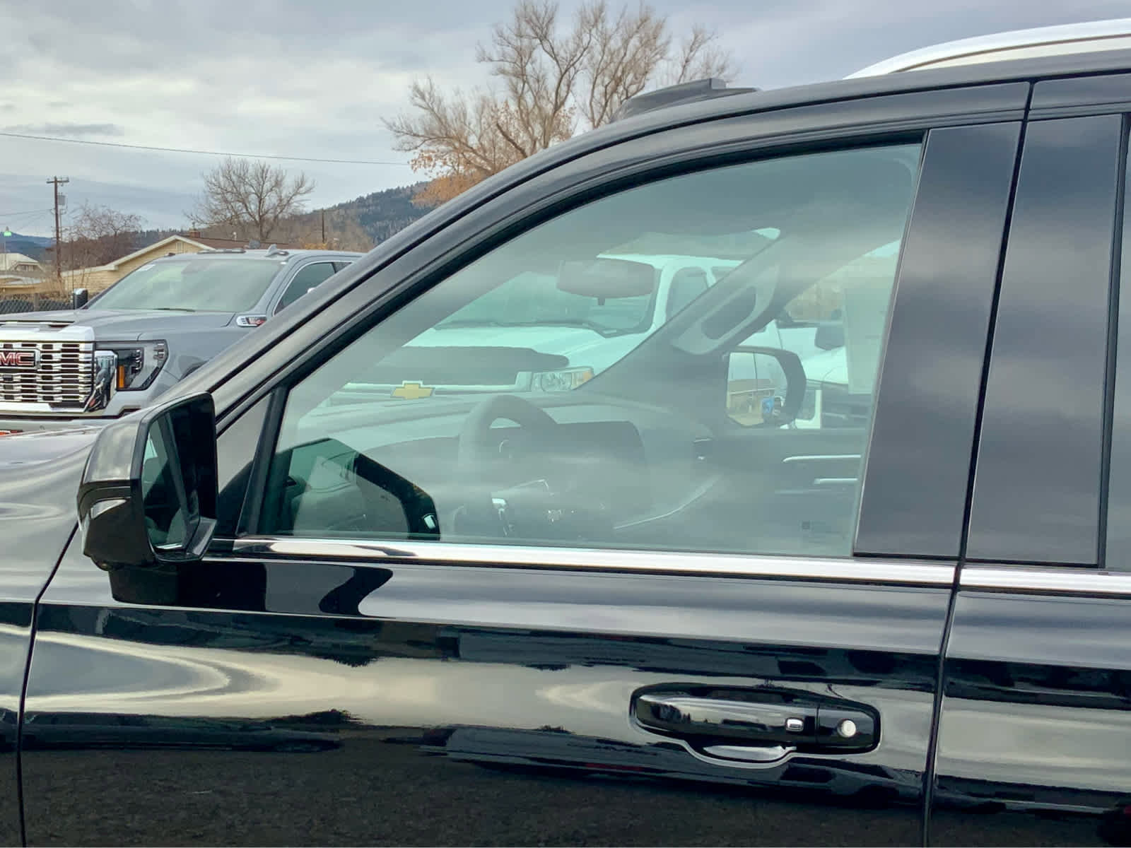 New 2026 Chevrolet Suburban LS image 12