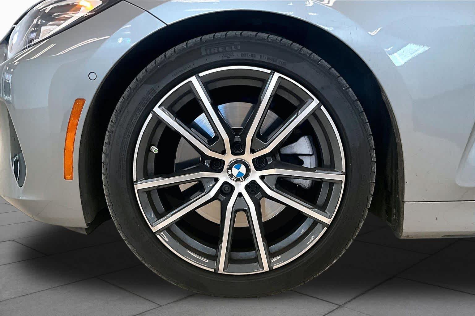 Used 2024 BMW 430i Convertible w/ Premium Package RWD image 9