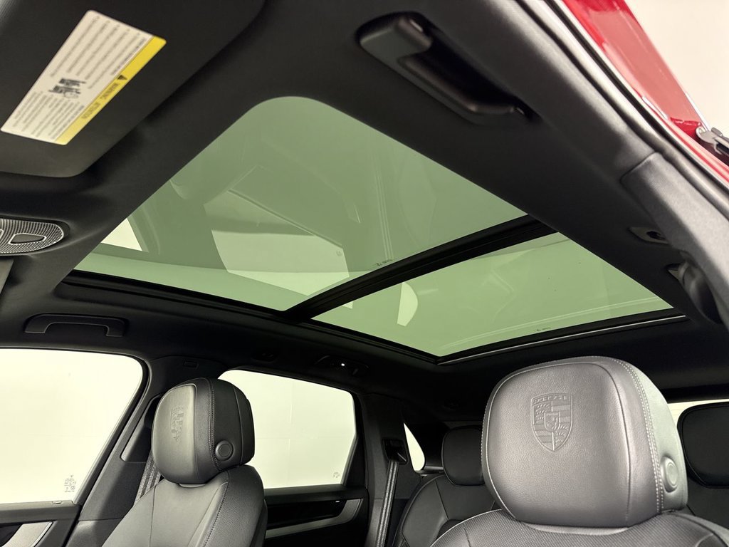 Certified 2025 Porsche Cayenne AWD/4WD image 42
