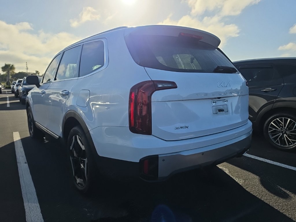Certified 2024 Kia Telluride S FWD image 15