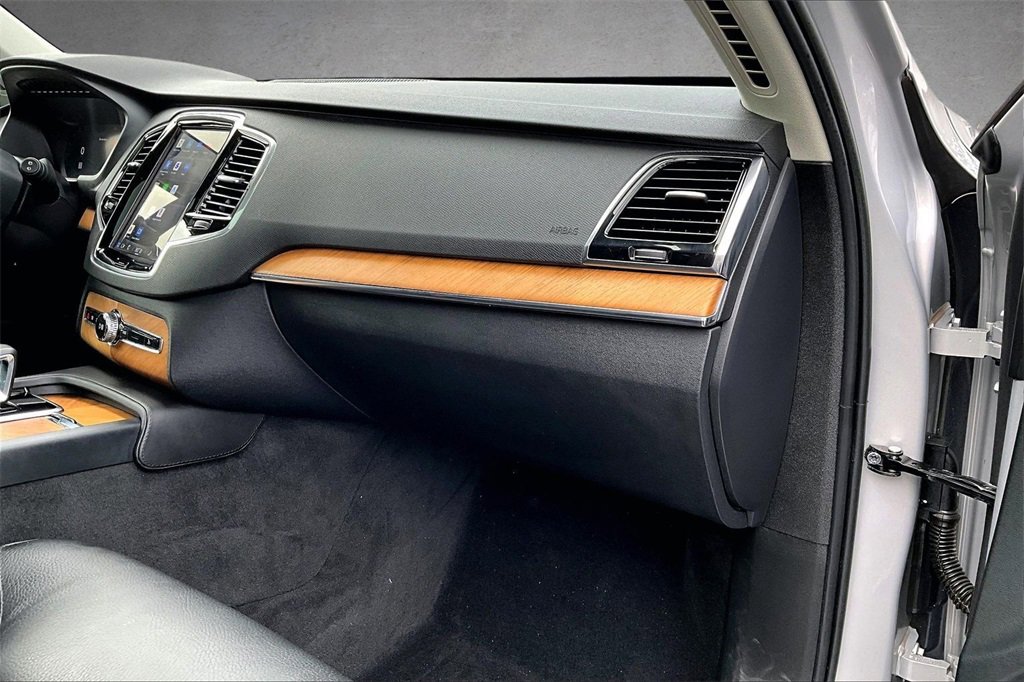 Used 2023 Volvo XC90 B6 Plus image 27