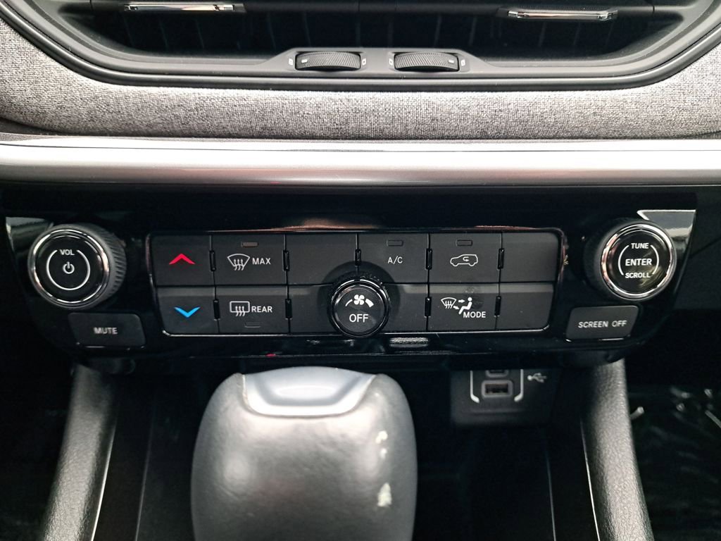 Used 2023 Jeep Compass Latitude image 26