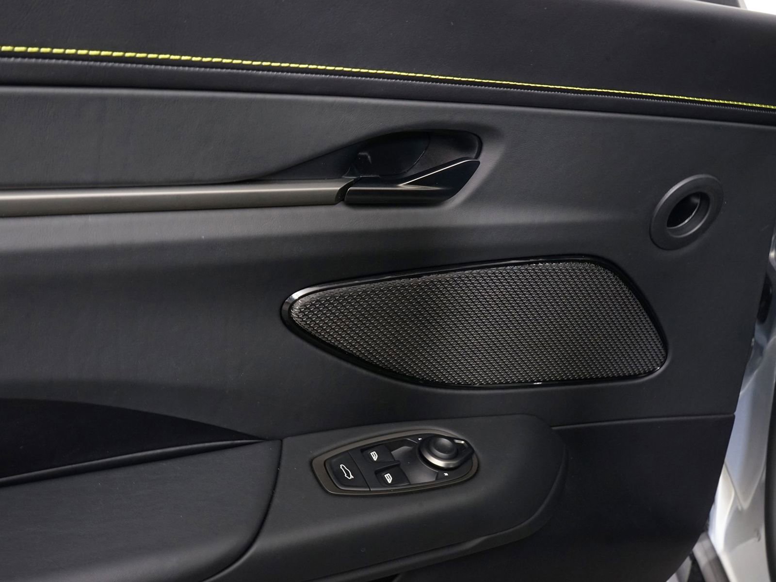 New 2026 Aston Martin V8 Vantage Coupe image 13