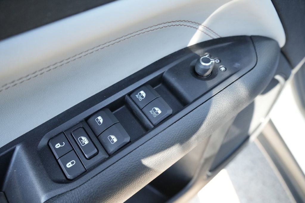 Used 2022 Jeep Compass Limited image 22