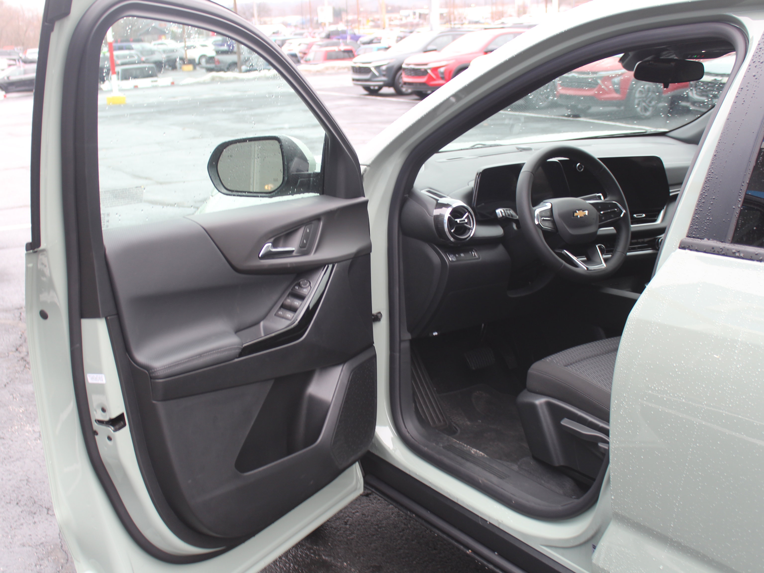 New 2026 Chevrolet Equinox LT image 8