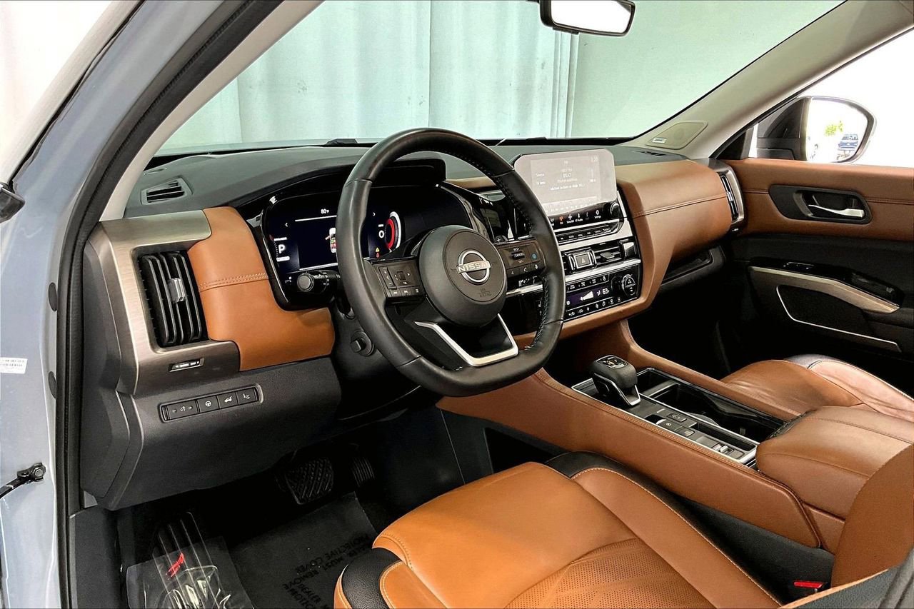 Used 2023 Nissan Pathfinder Platinum w/ Cargo Package FWD image 14