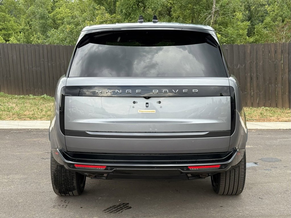 New 2025 Land Rover Range Rover Long Wheelbase SE image 4