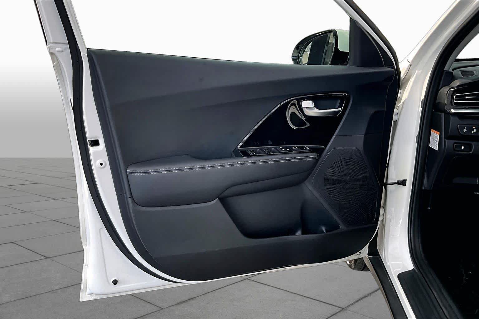 Used 2020 Kia Niro Touring FWD image 22