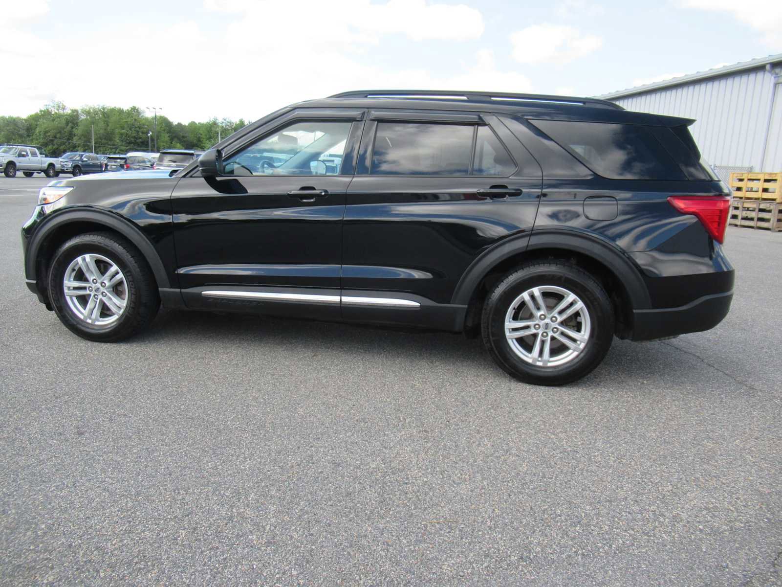 Used 2020 Ford Explorer XLT w/ Equipment Group 202A RWD image 8