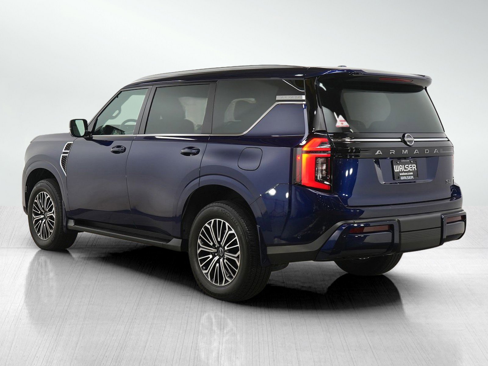 Used 2025 Nissan Armada SL AWD/4WD image 3