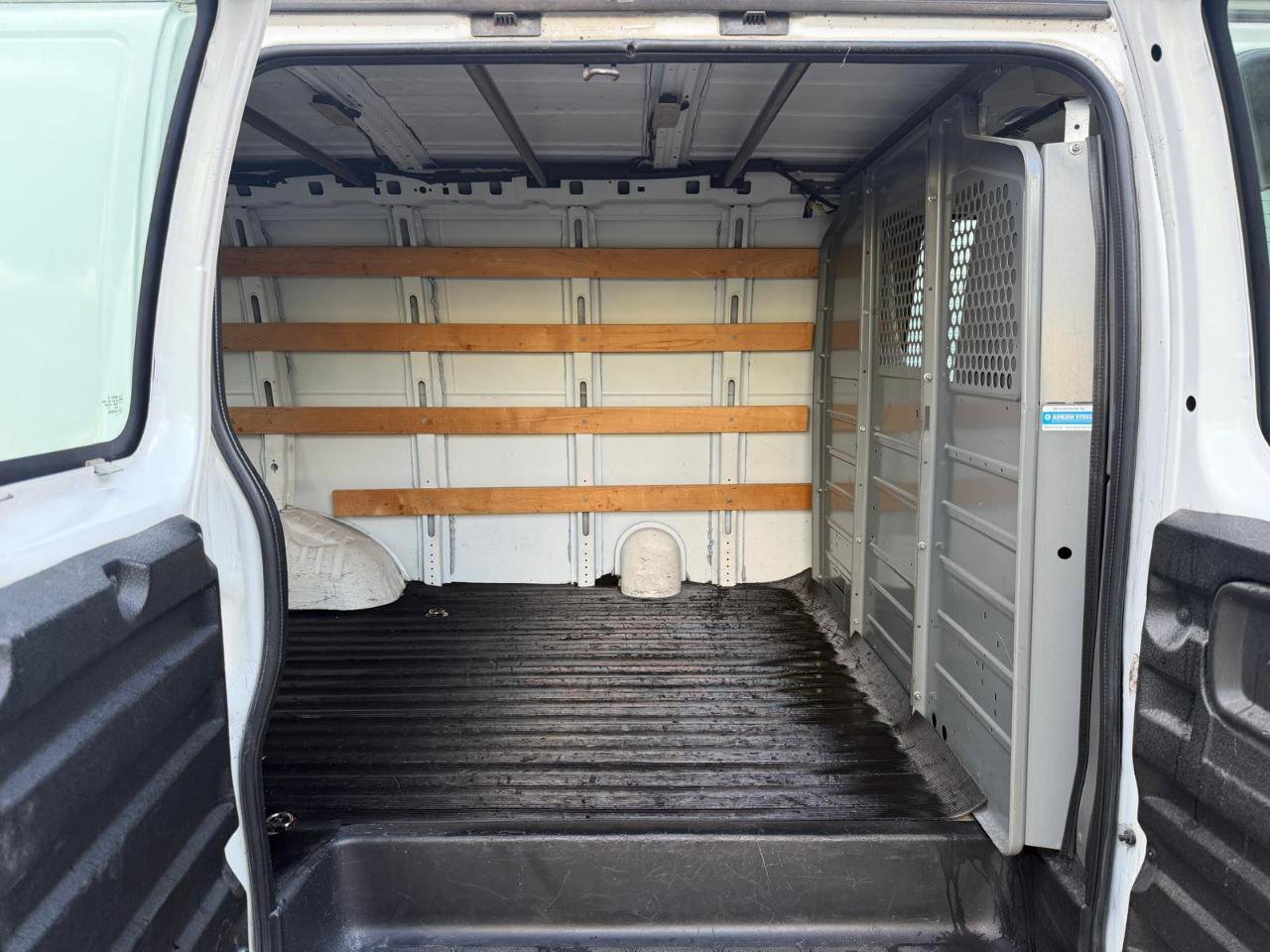 Used 2016 GMC Savana 2500 image 17