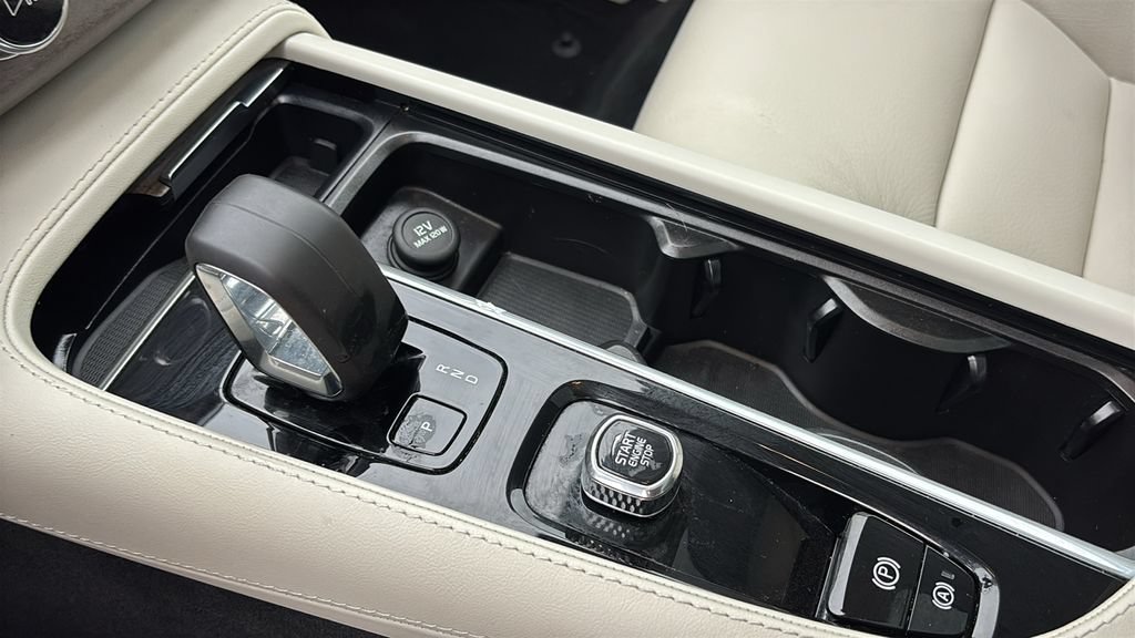 Certified 2024 Volvo XC90 B6 Plus AWD/4WD image 23