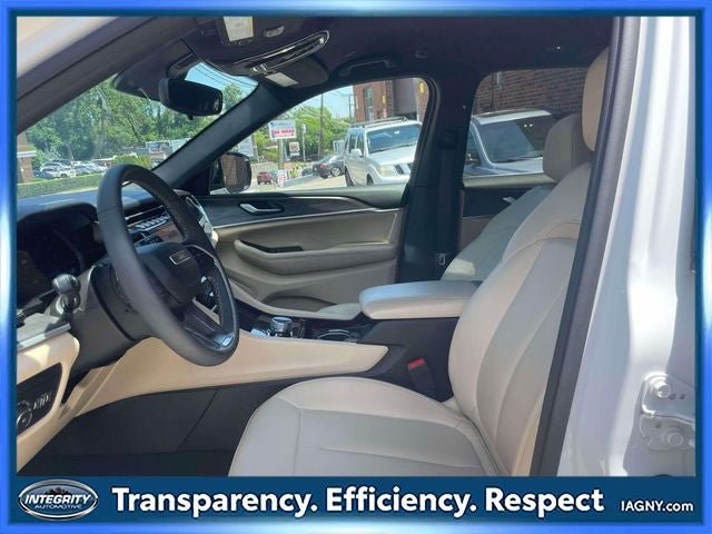 Used 2023 Jeep Grand Cherokee Limited AWD/4WD image 14