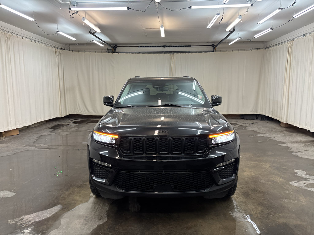 Used 2023 Jeep Grand Cherokee Limited w/ Black Appearance Package AWD/4WD image 2