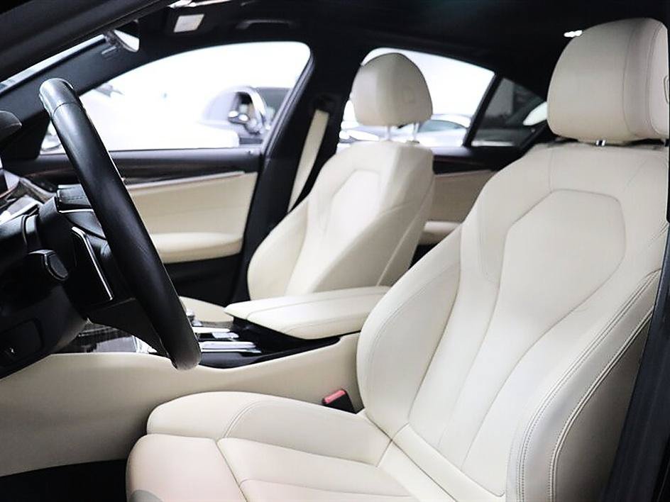 Used 2018 BMW 530i RWD image 11