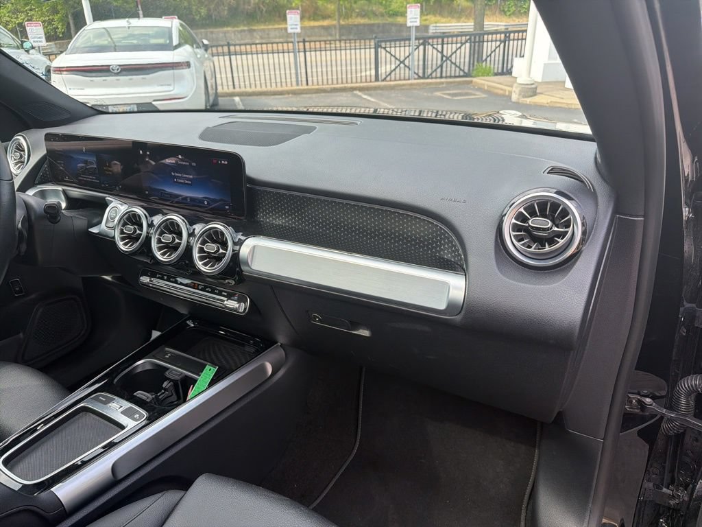Used 2025 Mercedes-Benz GLB 250 image 25