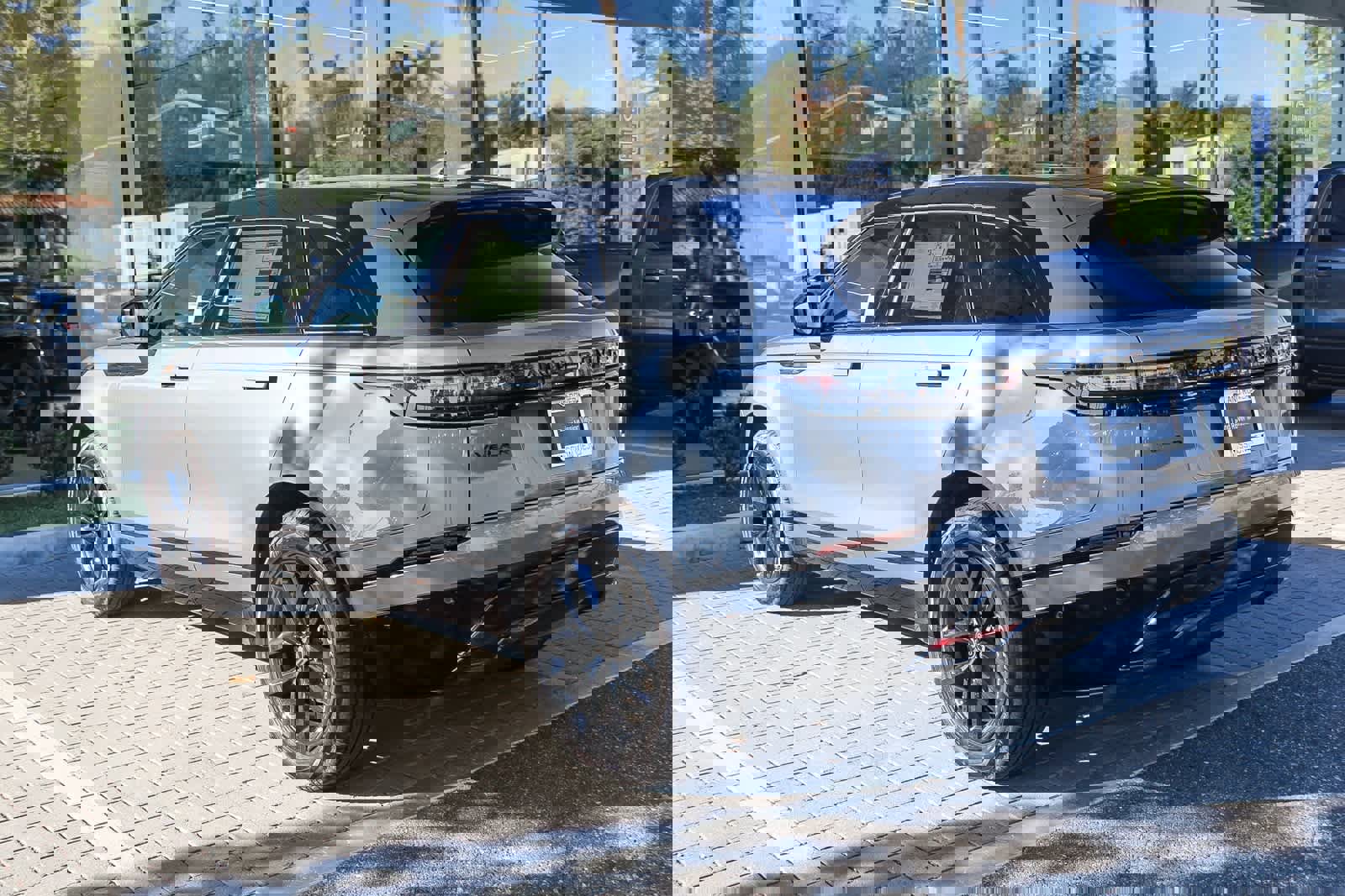 New 2026 Land Rover Range Rover Velar Dynamic SE image 4