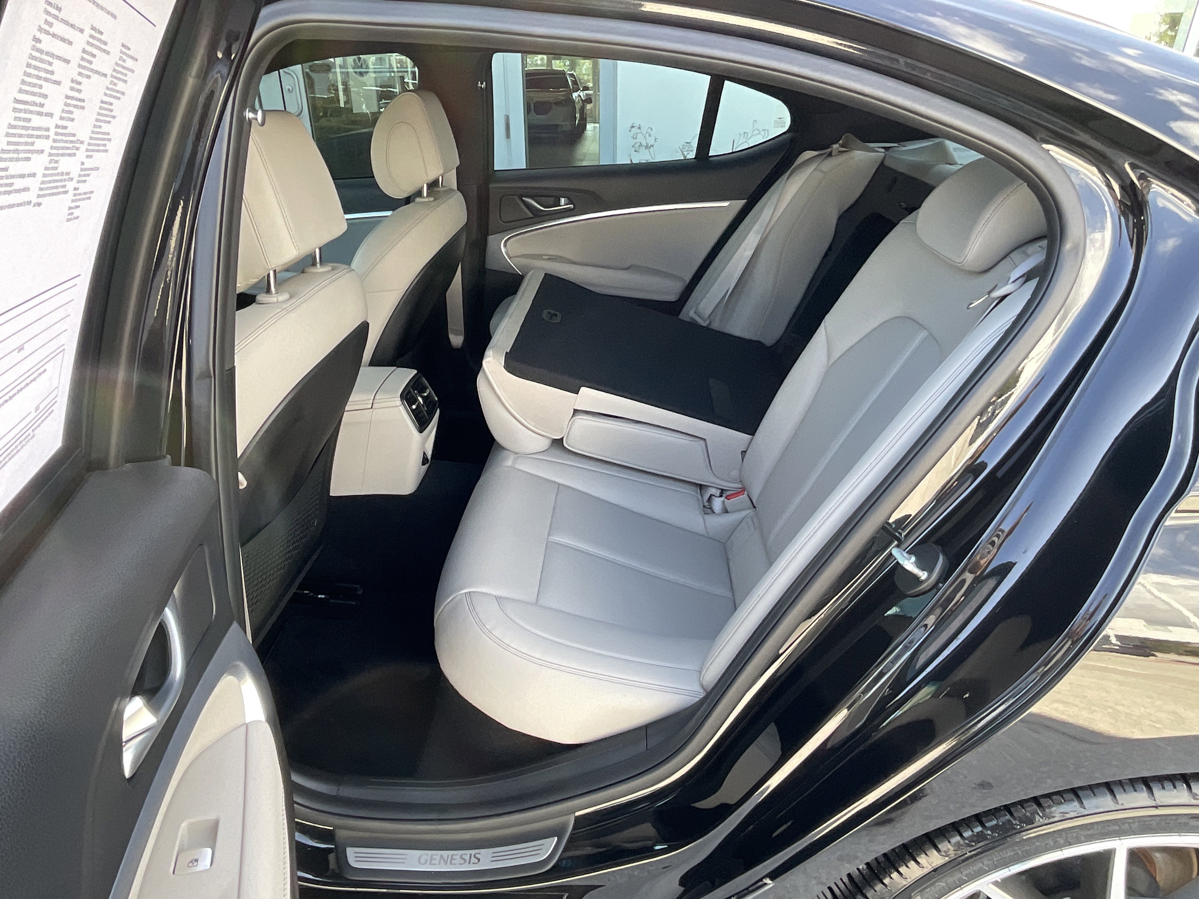 Used 2023 Genesis G70 2.0T image 27