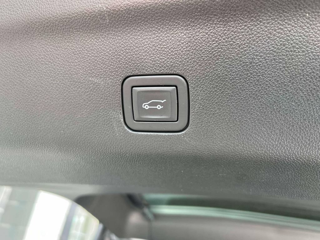 Used 2023 GMC Yukon XL Denali AWD/4WD image 19