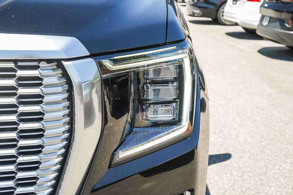 Used 2022 GMC Yukon XL Denali w/ Denali Premium Package RWD image 8