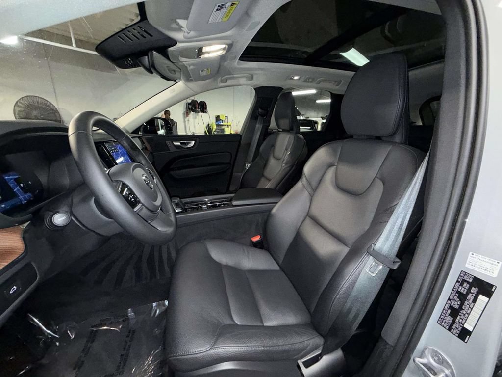 Used 2024 Volvo XC60 B5 Plus w/ Climate Package AWD/4WD image 2