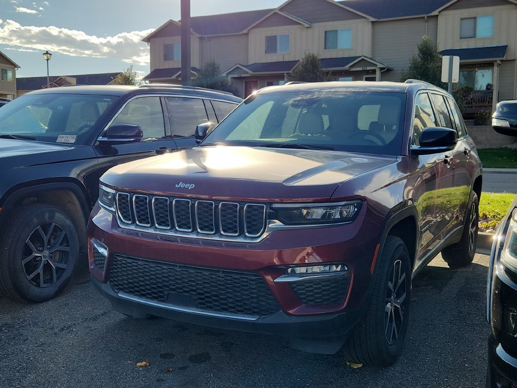 Used 2025 Jeep Grand Cherokee Limited AWD/4WD image 3