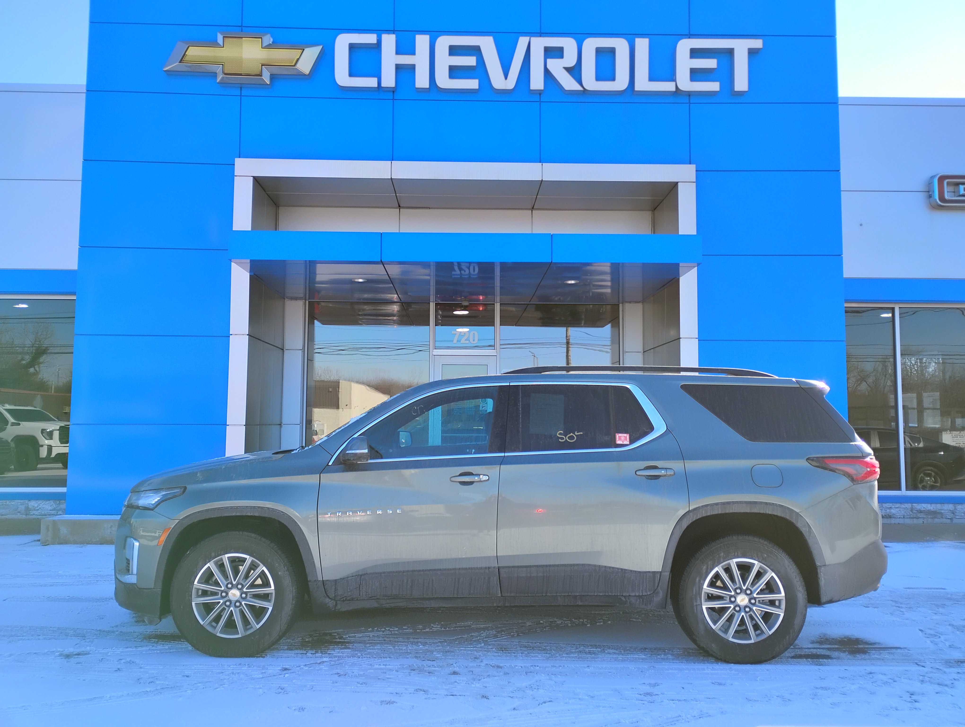 Used 2023 Chevrolet Traverse LT image 8