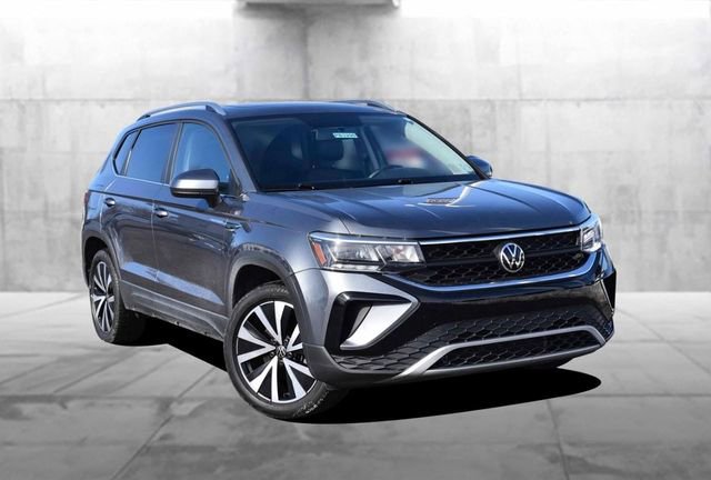 Certified 2022 Volkswagen Taos SE w/ Panoramic Sunroof Package image 2