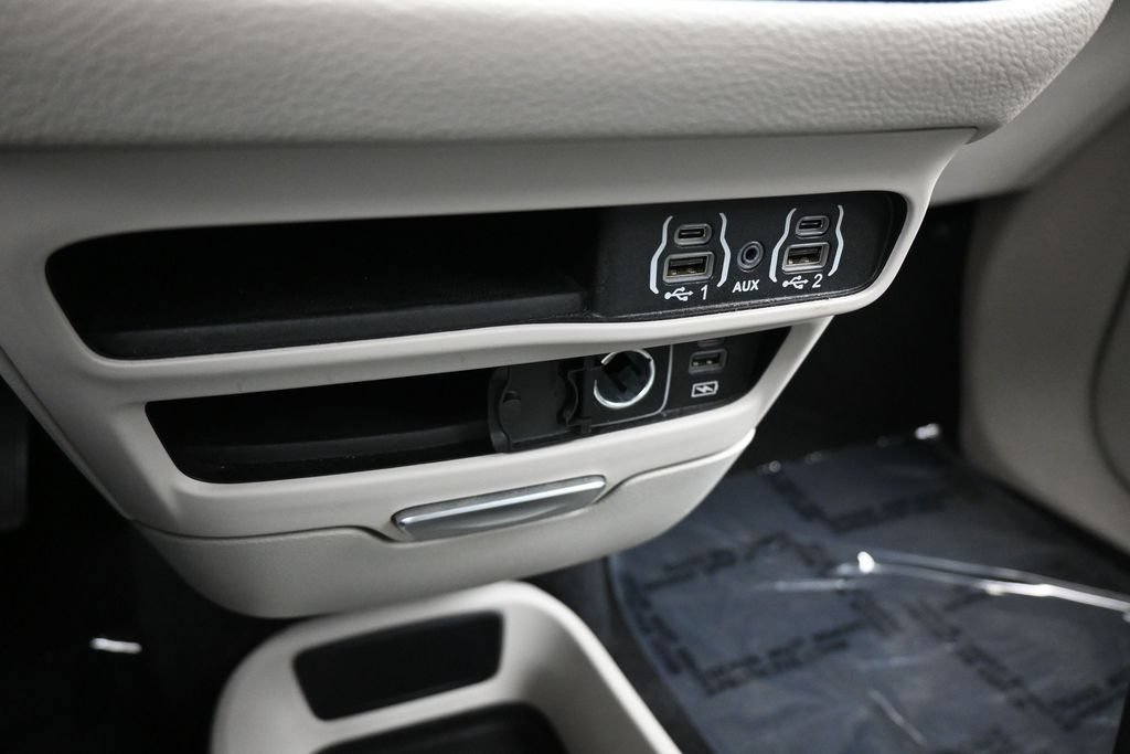 Used 2022 Chrysler Pacifica Touring-L FWD image 25
