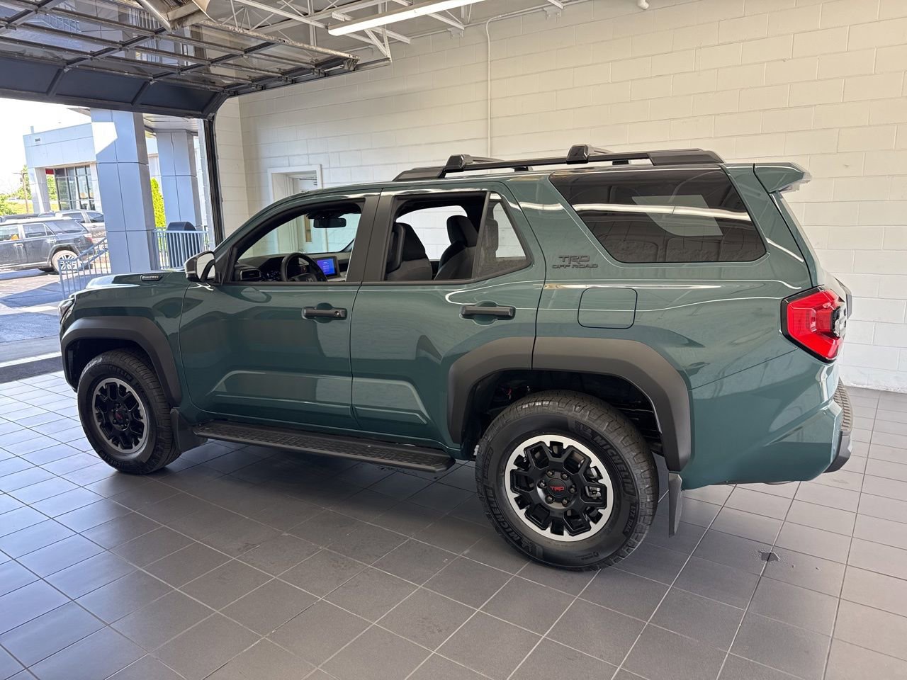 Certified 2025 Toyota 4Runner TRD Off-Road AWD/4WD image 5