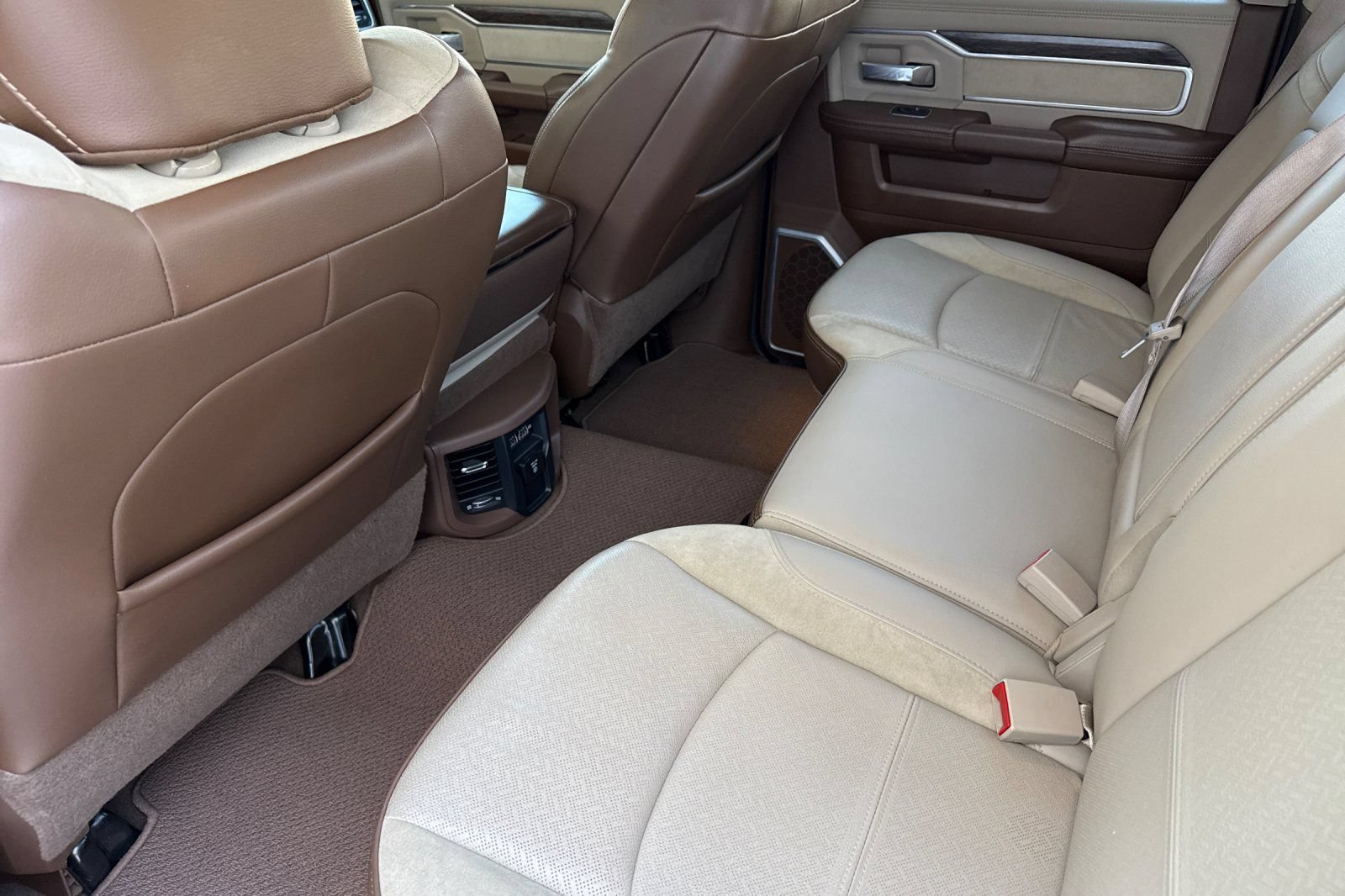 Used 2020 RAM 2500 Laramie AWD/4WD image 11