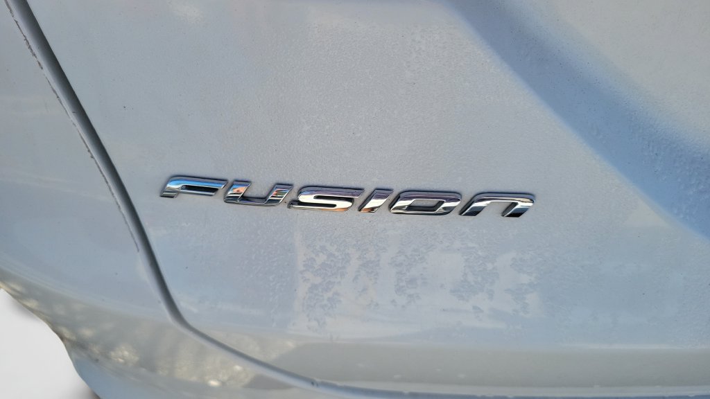 Used 2017 Ford Fusion SE FWD image 6