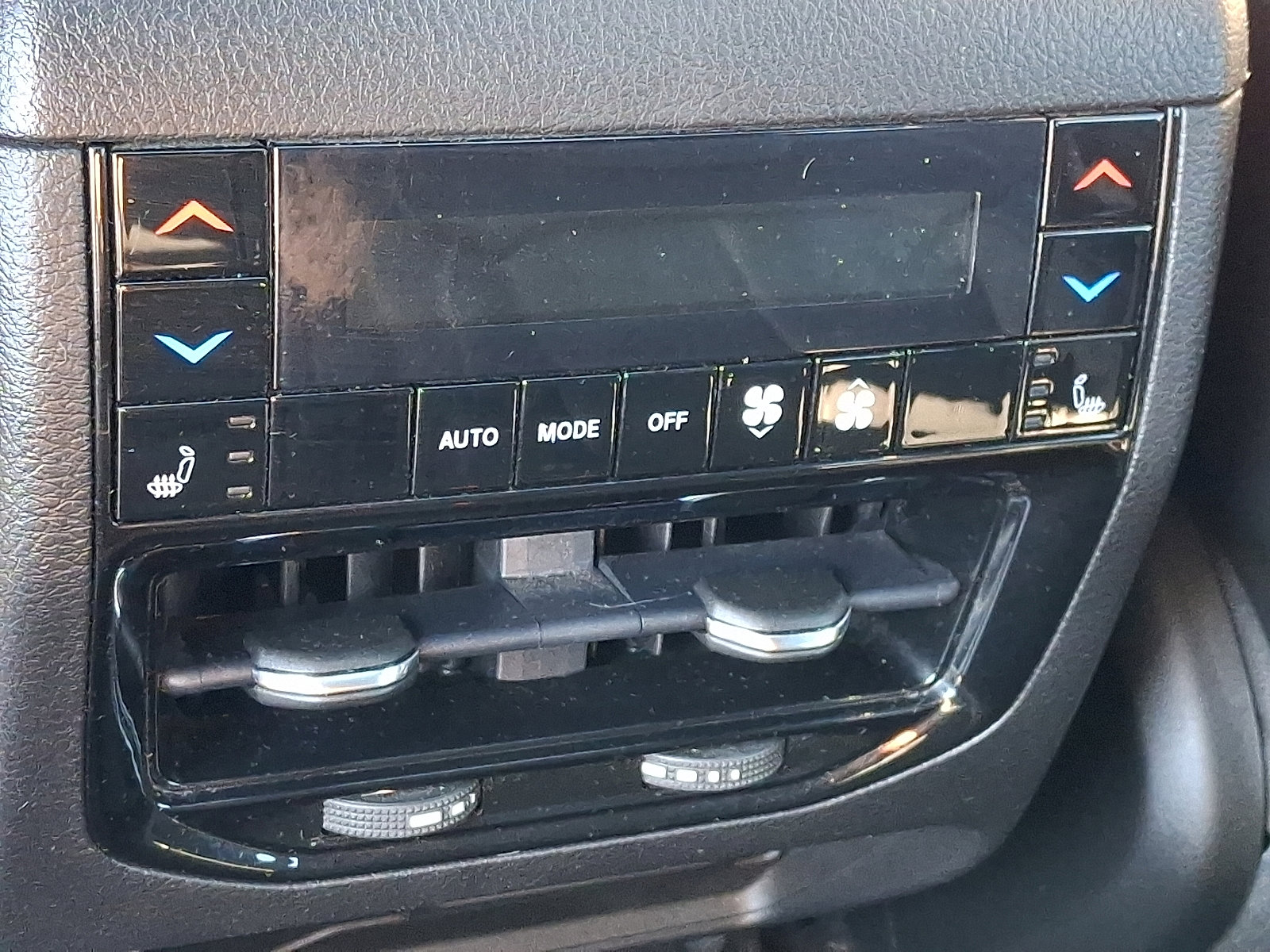 Used 2023 Jeep Grand Cherokee Overland w/ Luxury Tech Group IV image 11