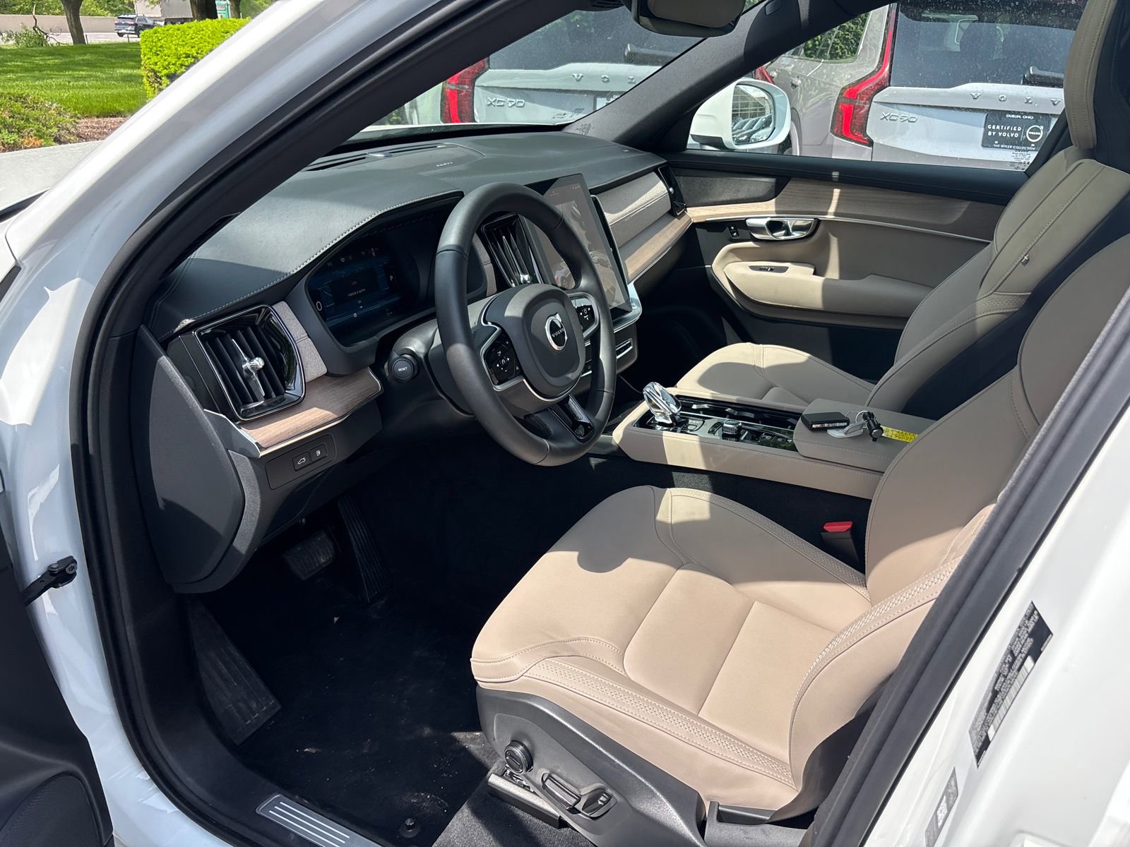 Used 2026 Volvo XC90 T8 Plus w/ Protection Package Premier AWD/4WD image 22